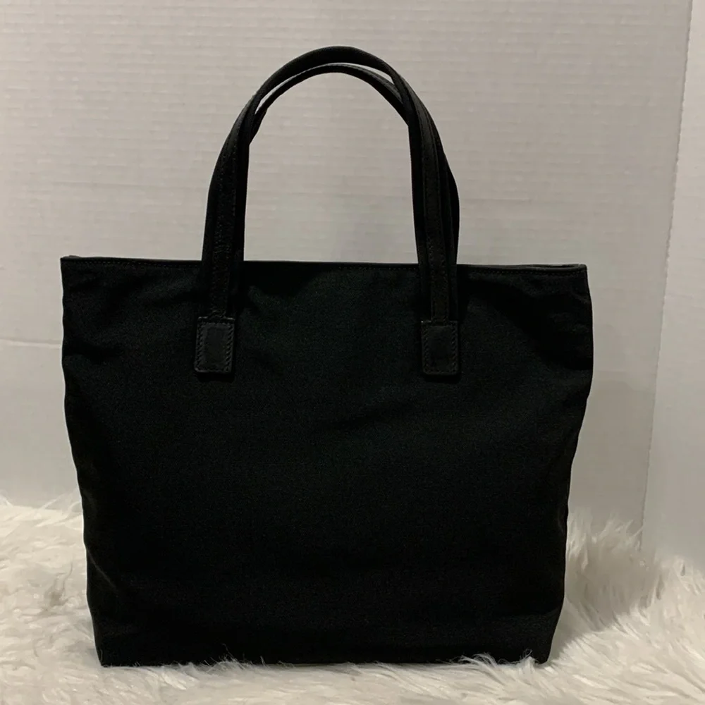 GUCCI  Black Hand Bag 2 zip Front Pockets Magnetic Top Closure - Picture 2 of 13
